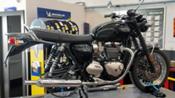 Euromaster recomienda comprobar el estado de batería, neumáticos, frenos y aceite de motos para evitar averías tras un hibernaje en el garaje