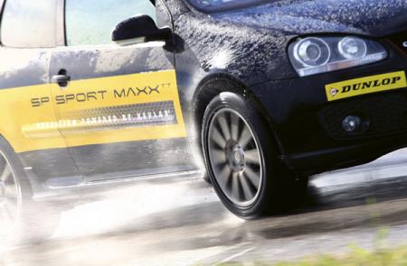 Dunlop contrarrestó con el aquaplaning