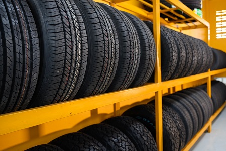 El precio de los neumáticos mantiene su tendencia a la baja