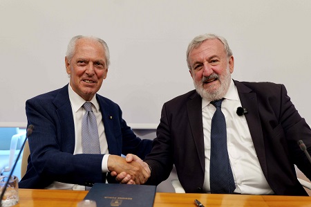 Marco Tronchetti Provera y Michele Emiliano