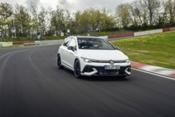 Bridgestone desarrolla en exclusiva los Potenza Race para el 50 aniversario del Volkswagen Golf GTI