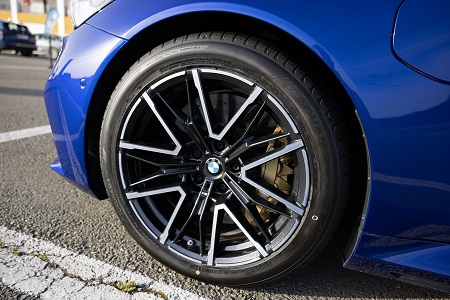 Suministro de neumáticos ADVAN Sport V107