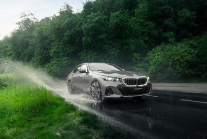 Más de la mitad de los conductores españoles subestiman o desconocen por completo la distancia de frenado 