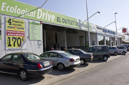 Colas en los centros de Ecological Drive