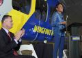 El nuevo dirigible fue bautizado por Robin Roberts