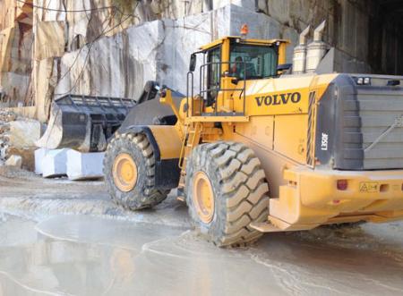 Volvo L350F con neumáticos RT-5D de Goodyear
