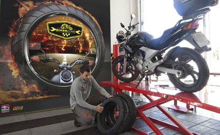 Grupo Soledad distribuirá neumáticos para moto Avon Tyres