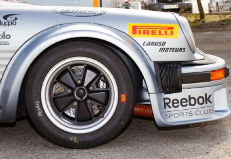 Porsche 911 con Pirelli P7 Corsa Classic