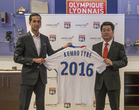 Kumho con el Olympique de Lyon