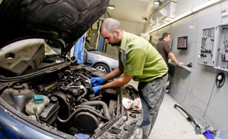 Los coches de más de 10 años reducen la visita al taller