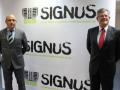 Gabriel Leal y Julián Madruga, junto a la nueva imagen corporativa