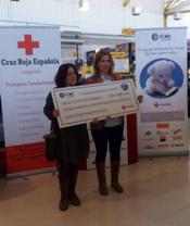 Entrega de fondos a Cruz Roja con motivo de la campaña 'Tu ayuda completa su mundo'