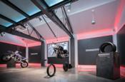 Bridgestone presenta sus últimas novedades en moto: Battlecross X10 y Battlecruise H50