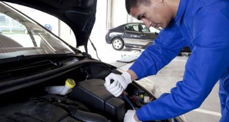 Los españoles dedican el 5 por ciento del gasto a mantener el coche