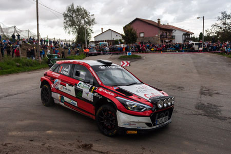 Iván Ares y Pirelli