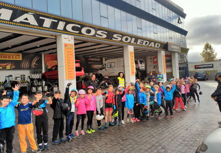 Neumáticos Soledad imparte clases de educación vial a los futuros conductores