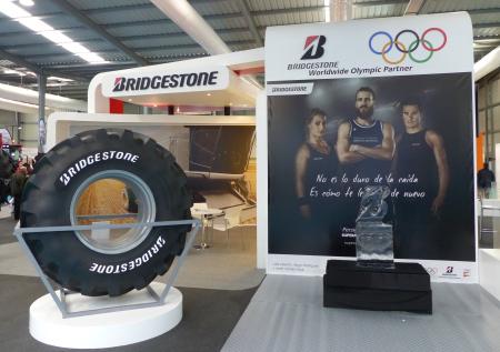 Figuras esculpidas en hielo realizadas en directo en Bridgestone