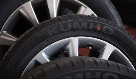 Kumho alerta sobre el uso de neumáticos falsos en España