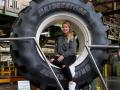  Lydia Valentin visita la fábrica de Bridgestone en Puente San Miguel