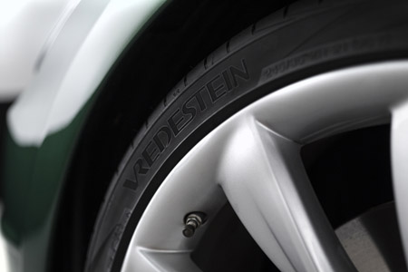 Los Vredestein Ultrac Vorti visten al Tesla Model S Shooting Brake