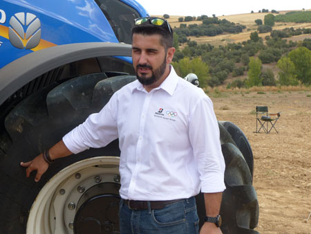 Rafael Menéndez de Bridgestone durante la presentación del VX-TRACTOR