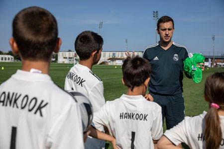 Hankook y el Real Madrid, unidos con Aldeas Infantiles SOS en Hungría