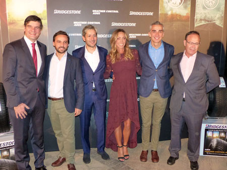 Equipo de Bridgestone y Gemma Mengual en la presentación del Wearth Control A005