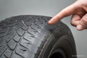 Uno de cada cinco coches sigue circulando con los neumáticos en mal estado