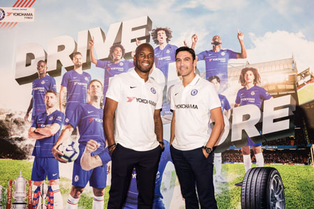 Didier Drogba Embajador global de Yokohama y Paulo Ferreira