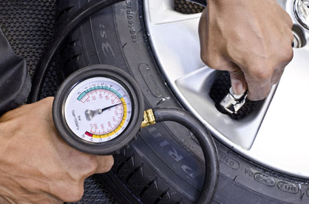 La presión correcta de los neumáticos disminuye CO2