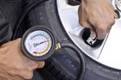 La presión correcta de los neumáticos disminuye las emisiones de CO2