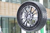 Michelin y GM presentan Uptis, el neumático sin aire para turismos