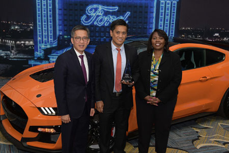 Hau Thai-Tang, Linda Cash y Ernest Bedia