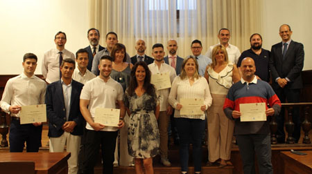 Los nuevos titulados en el aula Dorado Montero del Edificio Histórico de la Universidad de Salamanca