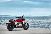 Triumph presenta la gama Rocket 3 con los neumáticos Cobra Chrome de Avon