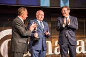 El vicepresidente de Grupo Soledad, Joaquín Pérez, recibe la medalla de Oro y Brillantes de la Cámara de Comercio de Alicante