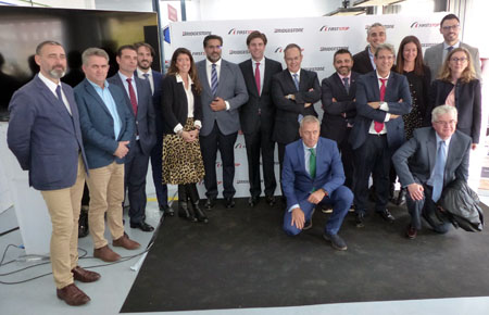 Equipo de Bridgestone y First Stop desplazado a la presentación en Sevilla del primer taller fotovoltaico