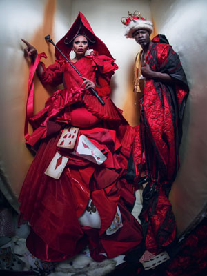 En la edición de 2018 Tim Walker recreo el onírico mundo de Alicia en el País de las Maravillas