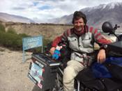 Richard Barr recorre 16.000 kilómetros de Londres al monte Everest con neumáticos Avon