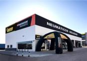 Neumáticos Soledad inaugura su nuevo centro en Ribarroja con la nueva movilidad como bandera