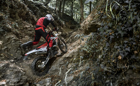 Bridgestone lanza BATTLECROSS E50 EXTREME