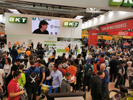 Fernando Morientes en el stand de BKT y San José