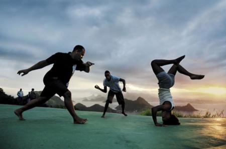 Grupo practicando la capoeira