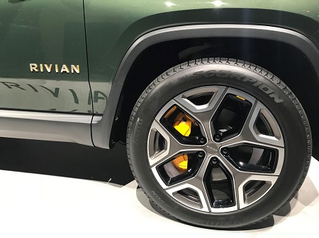 Pirelli creará neumáticos a medida para Rivian
