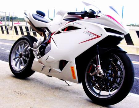 MV Augusta F4 con Pirelli Diablo Supercorsa SP