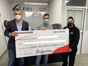 Bridgestone hace entrega de los cheques a los ganadores de su campaña '¡De esta salimos juntos!'