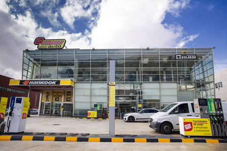 Neumáticos Soledad abre el primer supermercado