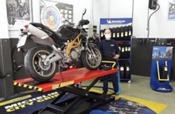 La mitad de las motos urbanas circulan con la presión baja en los neumáticos