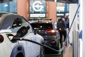 Las ventas de vehículos electrificados, híbridos y de gas suben un 127 por junio en junio