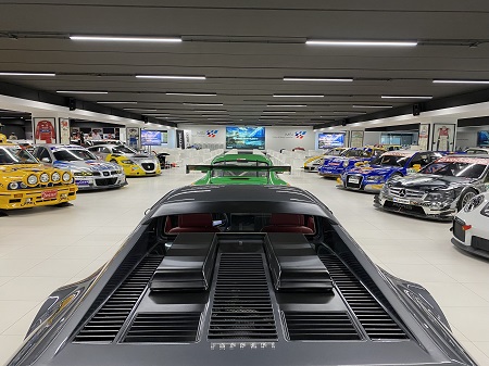 Visita al Motor Sport Institute